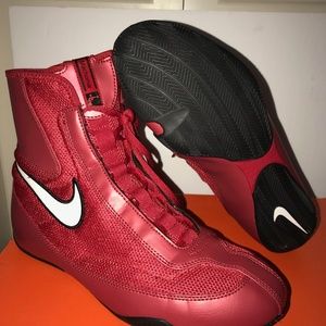 nike machomai red